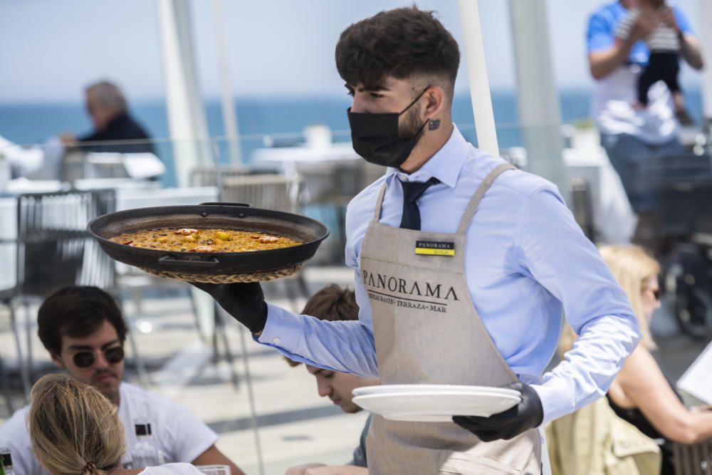 Playas y terrazas llenas en València en los primeros días de la fase 1