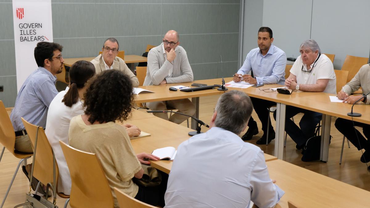 Yllanes y Malagrava, ayer, durante la reunión con los representantes de los polígonos.