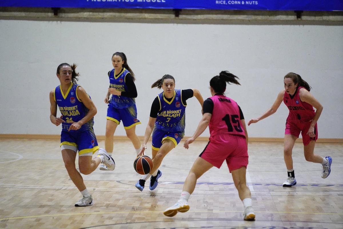 Èlia Compte condueix una ràpida transició del CB Igualada