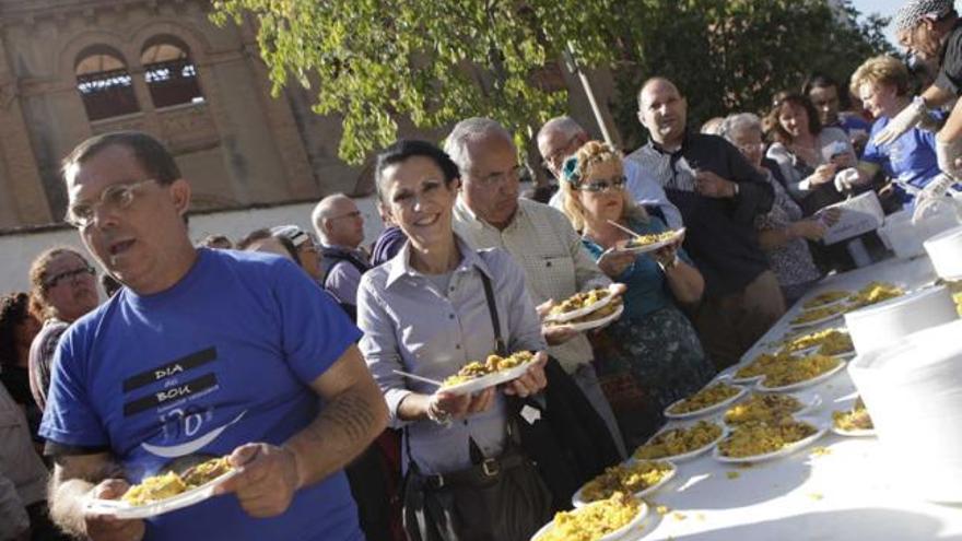 La afición «capea» a los antitaurinos en Castelló