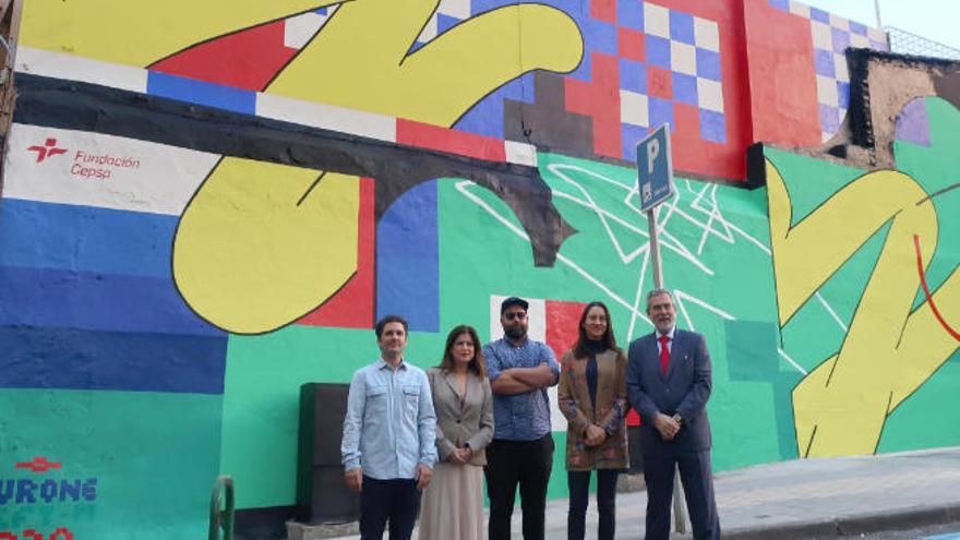 Cepsa presenta un nuevo mural de &#039;Sumérgete Santa Cruz&#039; en el barrio de El Toscal