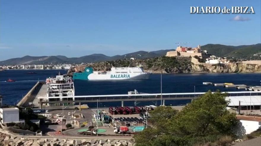 El buque averiado de Baleària llega a puerto