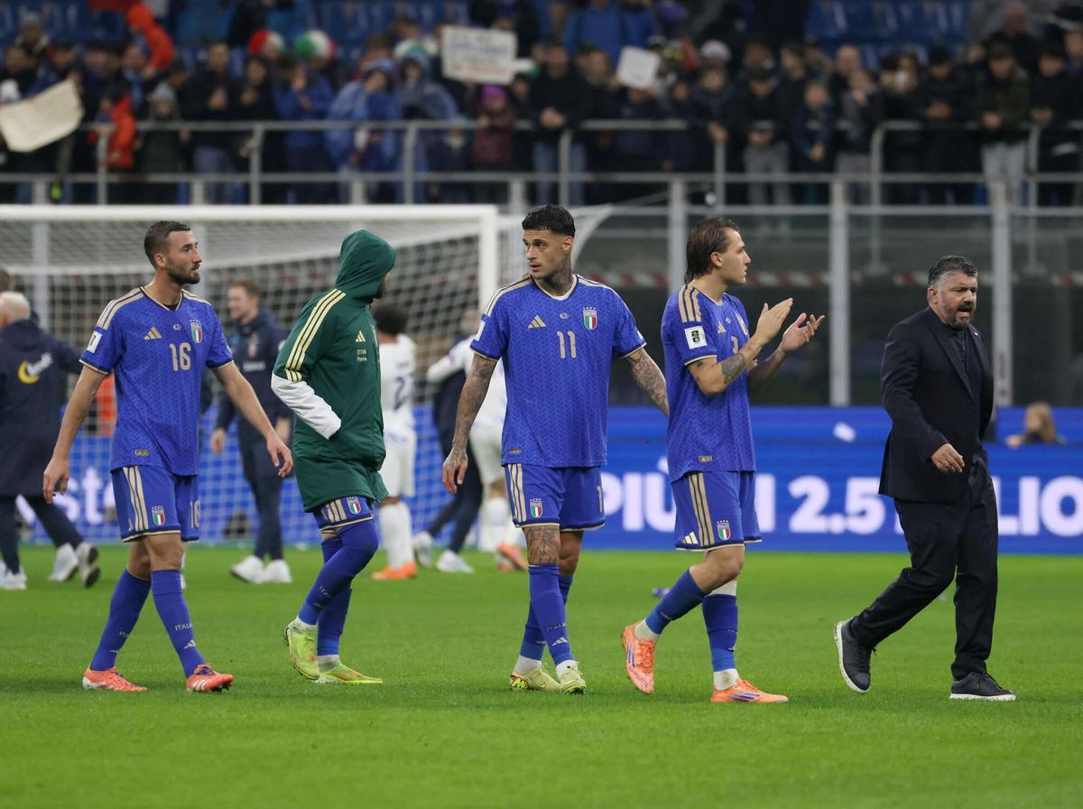 Los jugadores de Italia, tras el partido ante Noruega