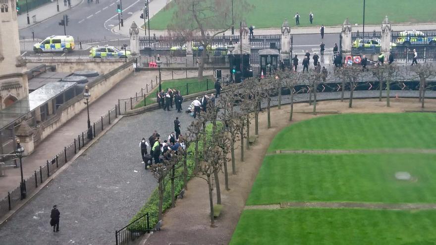 Tiroteig i apunyalament davant el Parlament britànic