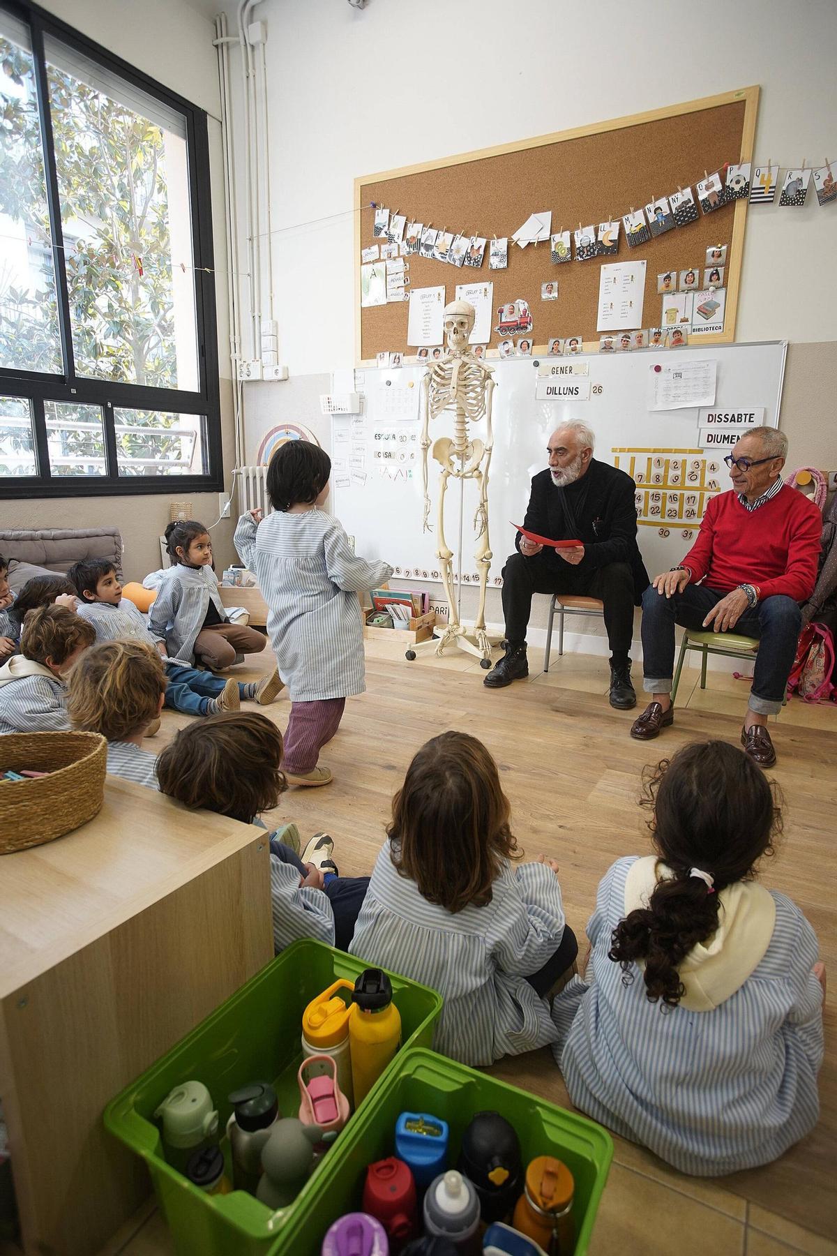 Actuació a l’escola Eiximenis de Girona, dilluns passat.