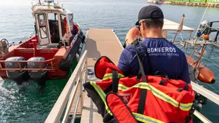 Incendios, rescates y accidentes en el mar: así actúan los bomberos que vigilan las costas de Alicante