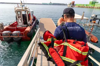 Los bomberos estrenan nueva base en el puerto de Alicante