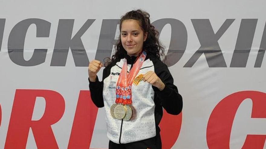 Analía Domínguez, con las medallas que consiguió en Turquía