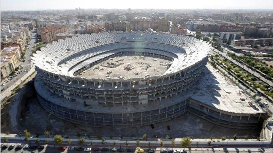 El nuevo Mestalla, paralizado desde hace dos años, se construye sobre una parcela de la avenida Cortes Valencianas.