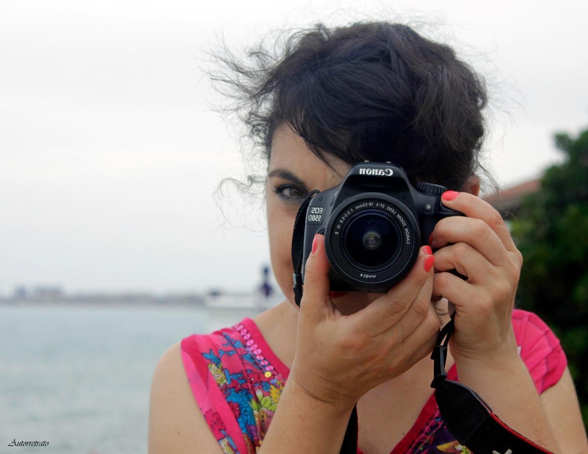 María José Delgado, la fotoperiodista que ha recopilado testimonios y realizado las fotografías que se recogen en este artículo.