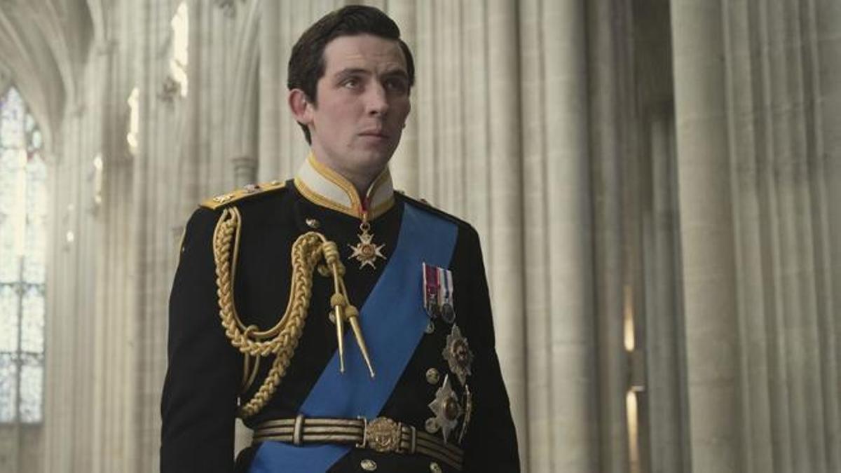 Josh O'Connor, como Carlos de Inglaterra en 'The Crown'.