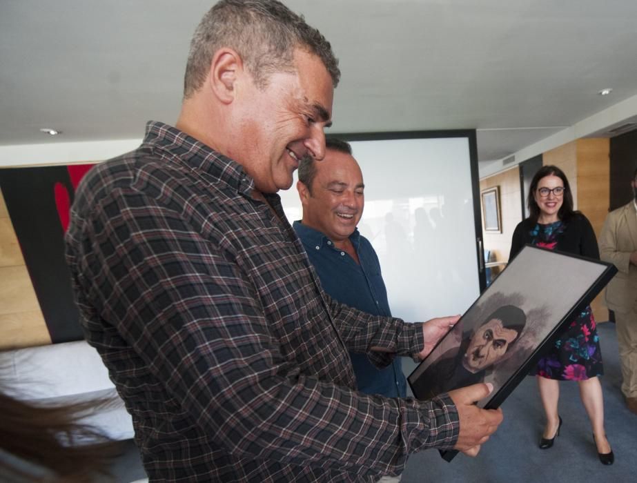 Entrega del premio "Asturiano del mes" de LA NUEVA ESPAÑA a Miguel Galano