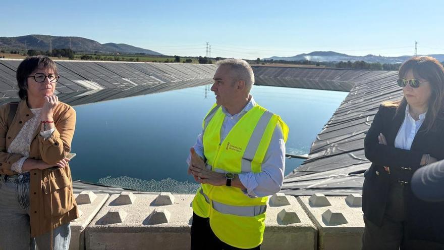 Una nueva balsa en Beneixama garantiza el riego en 1.200 hectáreas del Alto Vinalopó