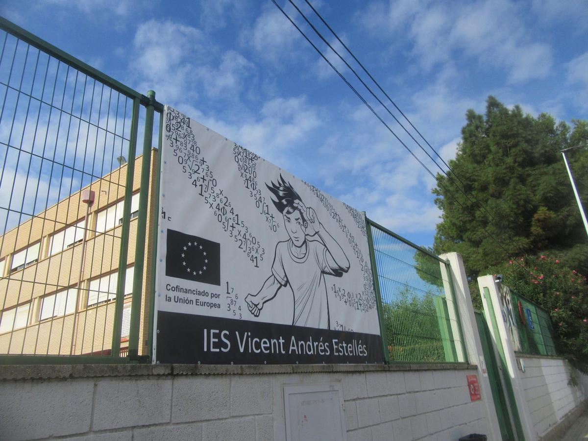 Uno de los carteles de la nueva imagen institucional de la escuela.