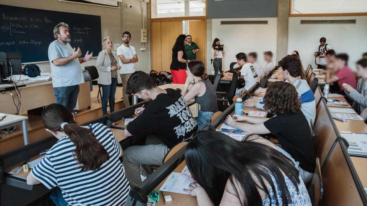 Estudiantes durante la primera jornada de Selectividad en la UIB