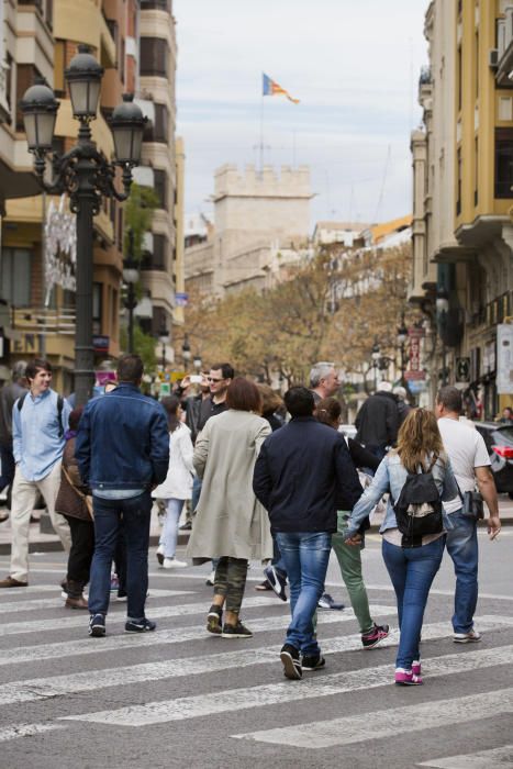 La plaza del Ayuntamiento, también llena en Semana Santa