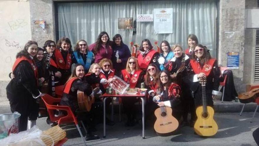 La Tuna Femenina de Derecho de Alicante subasta una serenata en Ebay