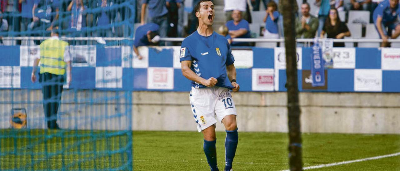 Linares celebra su gol ante el Albacete.