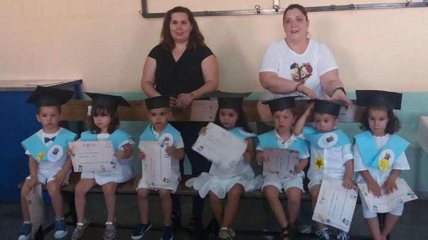 Graduación de la última promoción de alumnos de la guardería municipal de Roales.