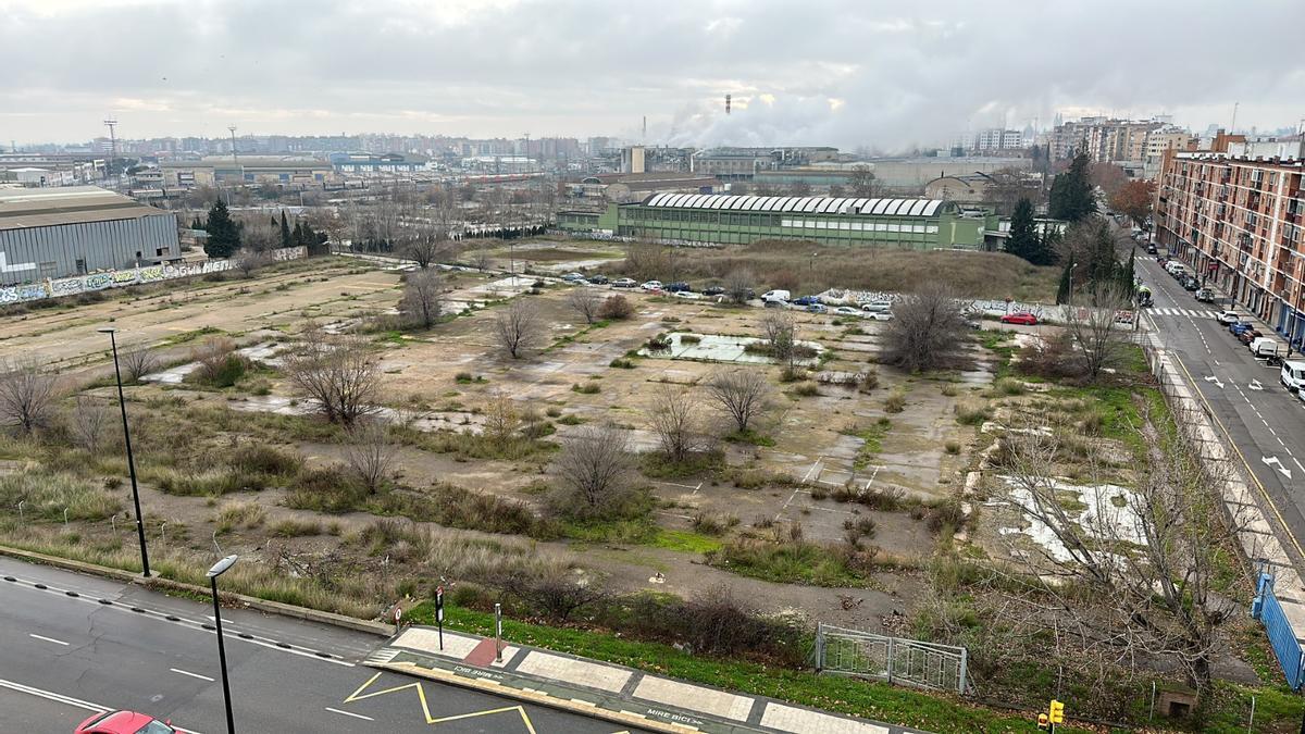 Vista aérea de los suelos que ocupaba la antigua fábrica de Aceralia en Zaragoza, en el barrio del Picarral.