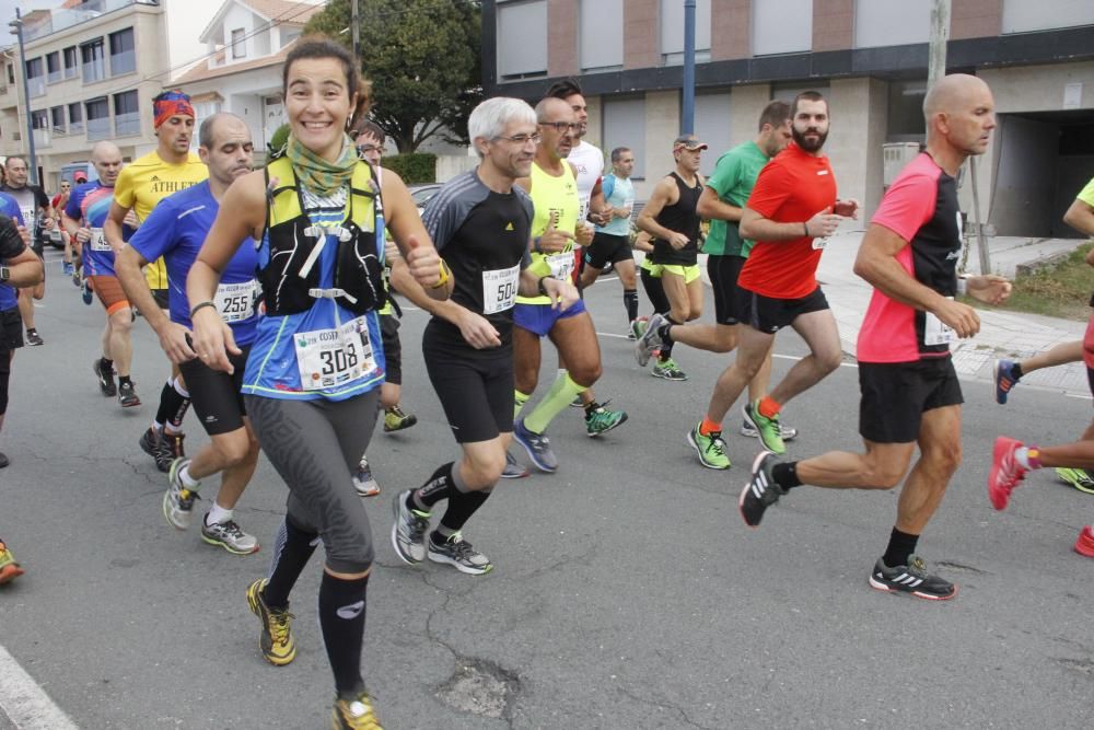 Más de medio millar de corredores completaron el espectacular y exigente recorrido de 21 kilómetros por la Costa da Vela de Cangas.