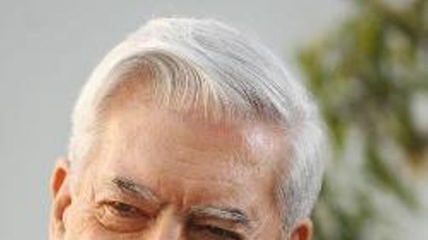 Vargas Llosa, Premio Internacional de Ensayo Caballero Bonald