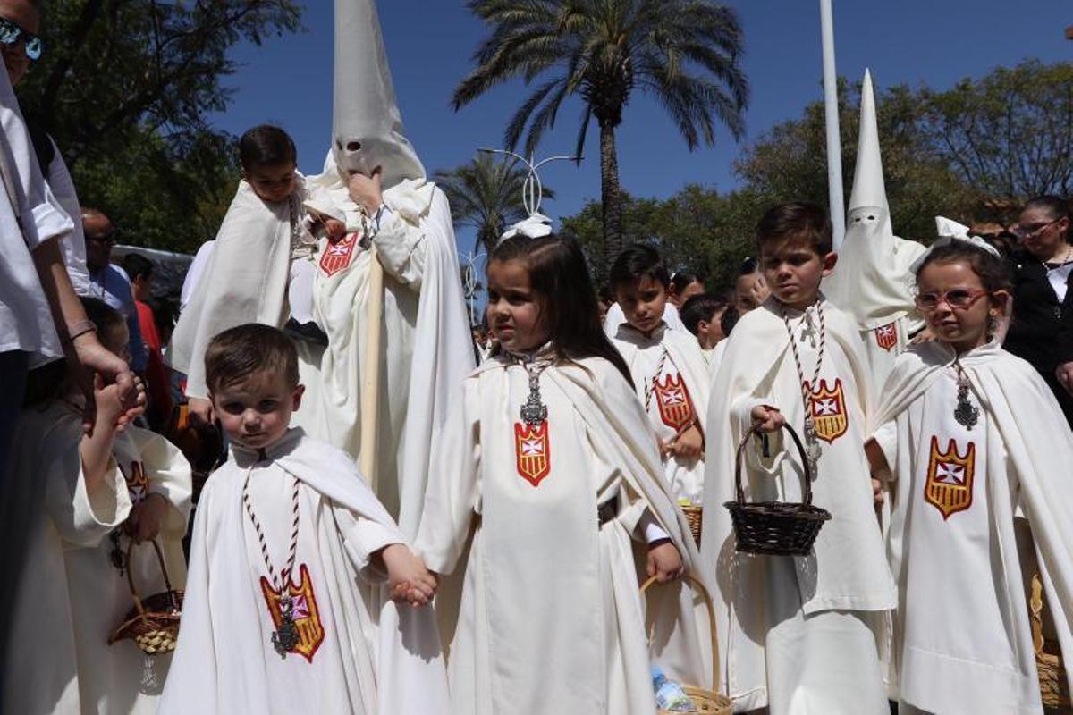 Lunes Santo primaveral para albergar una simbiosis de marchas y silencio