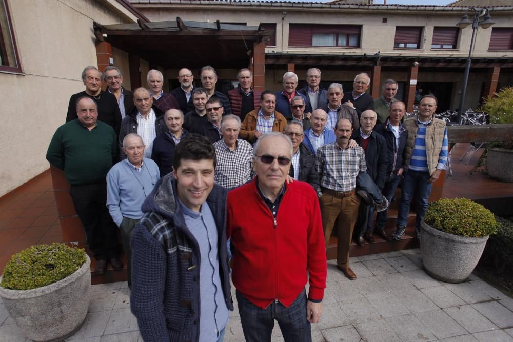 Comida aniversario y homenaje a Chechu Rubiera de la Unión Ciclista Gijonesa en el restaurante Savannah