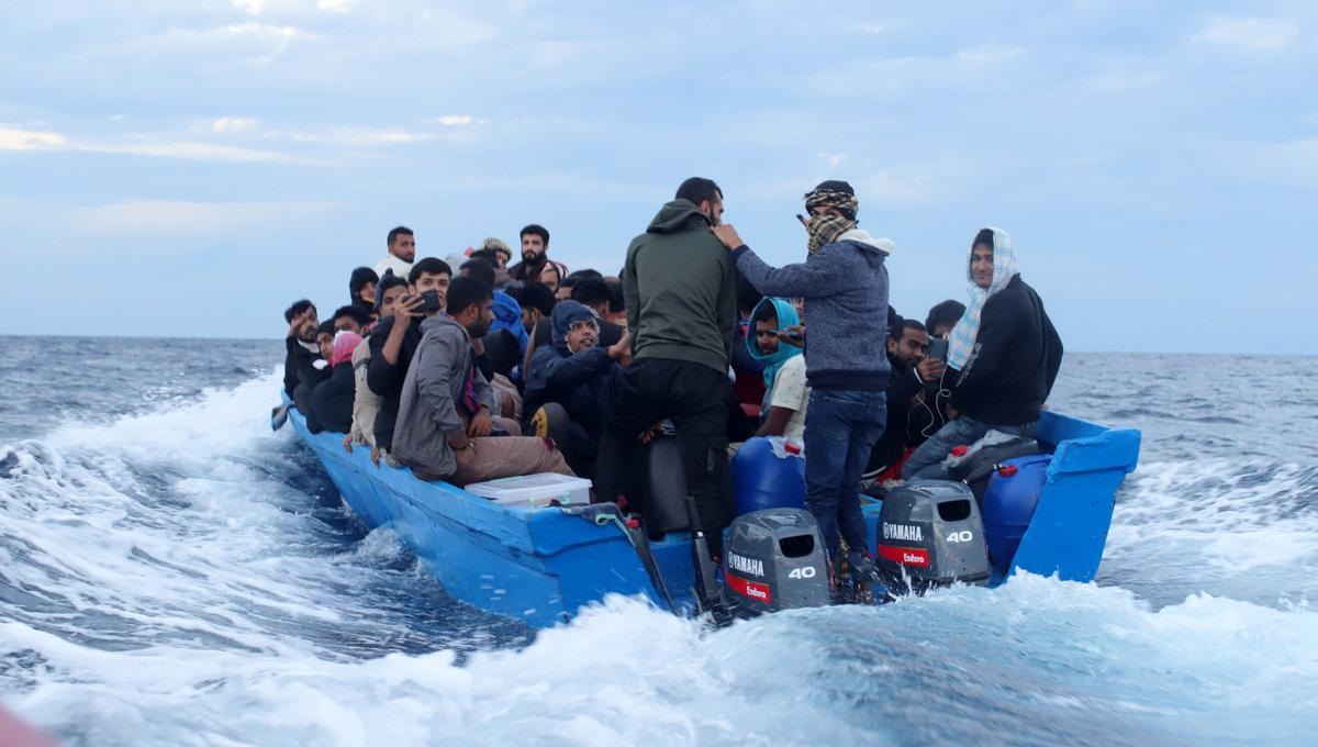 Open Arms rescata un grupo de inmigrantes. Open Arms rescata un grupo de inmigrantes.
