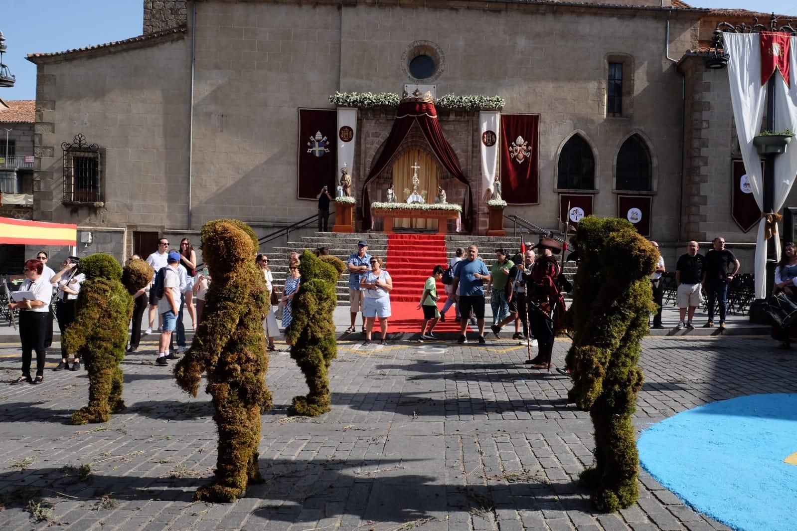 Béjar (Salamanca) celebra la festividad del Corpus Christi con sus Hombres de Musgo