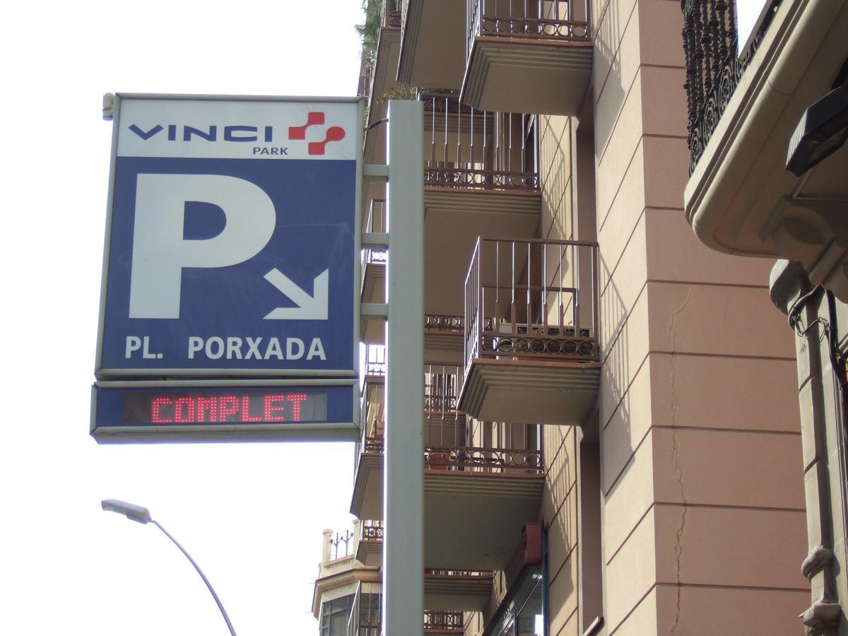 Un dels accessos a l'aparcament