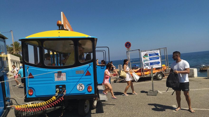 Dénia ataja la masificación en les Rotes: este sábado cierra ya el acceso a los coches al tramo final de este costa