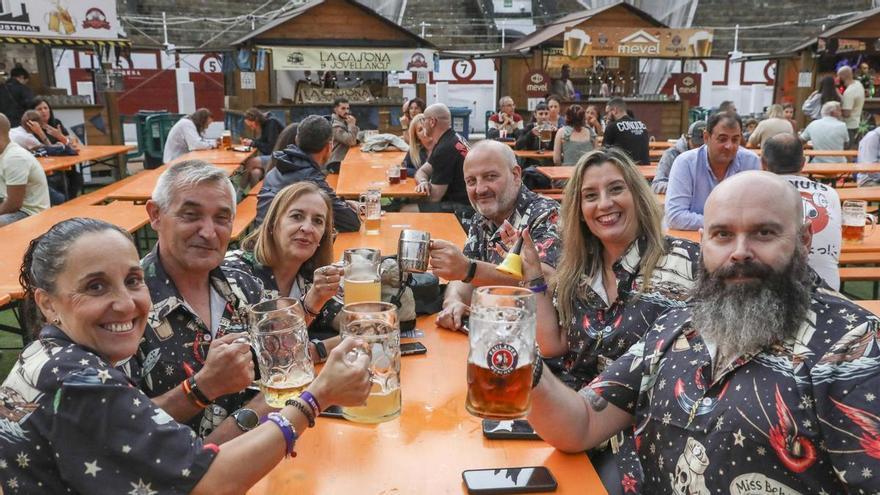 El Oktoberfest arranca entre jarras, música y ganas de fiesta: “Venir ya es una tradición”