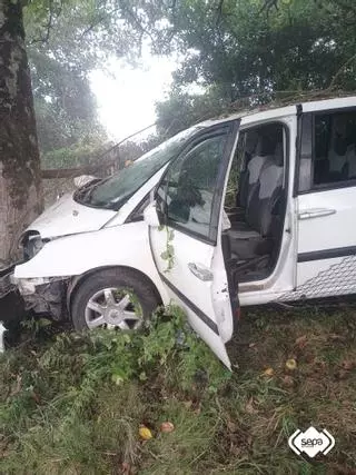 Un hombre resulta herido tras salirse de la vía con su coche en la N-634, en Nava
