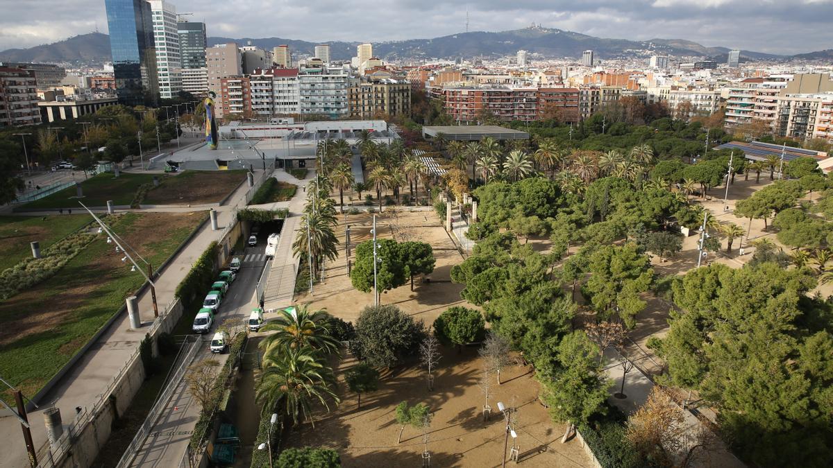 Barcelona. En el parc de Joan Miró , se poNdran materiales de obras ferroviarias y acumulación de tierras. Vista aerea del Parc Joan Miró FOTO de ELISENDA PONS