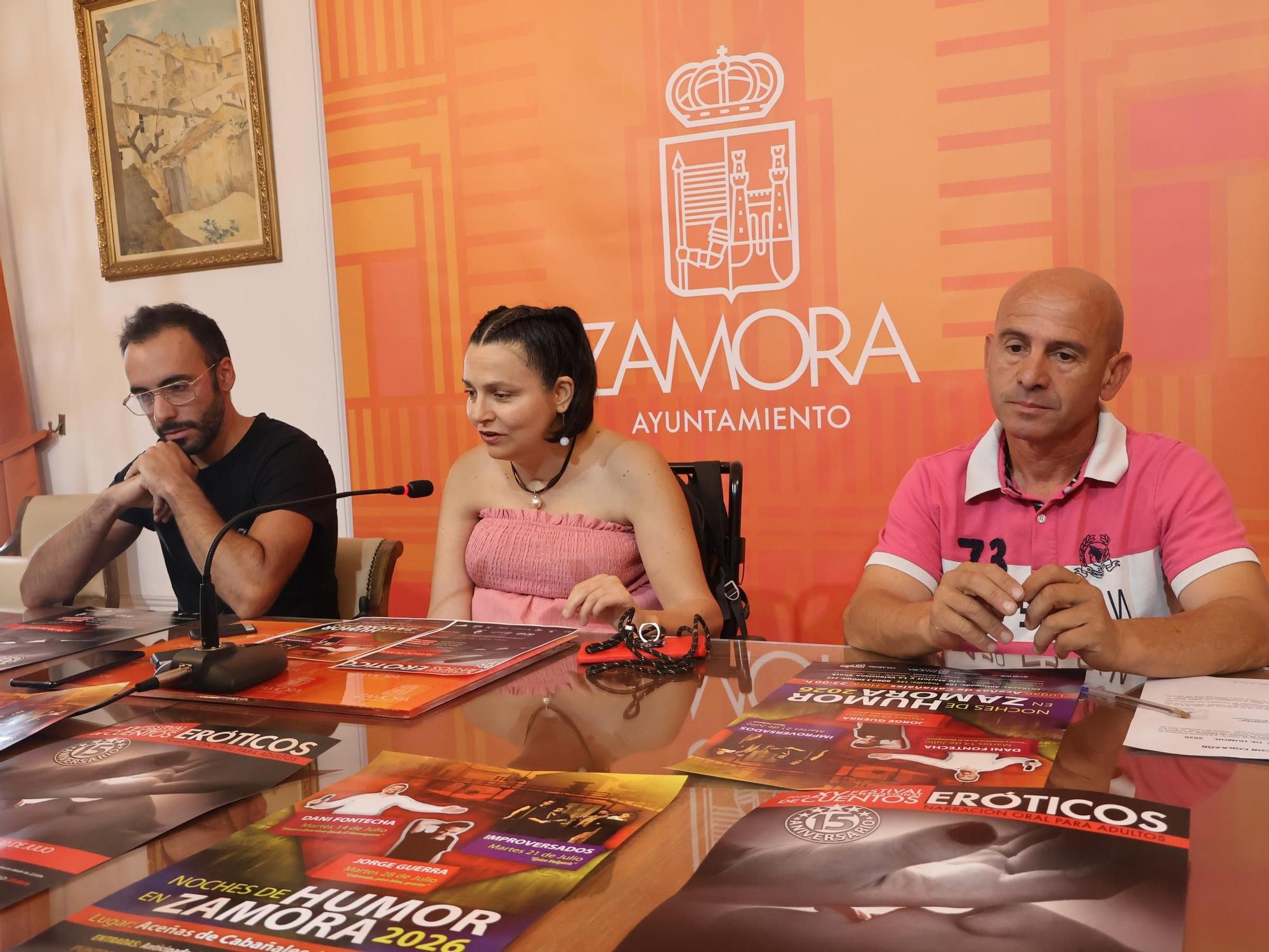 Los organizadores Pablo Lorenzo y David Carbajo y la concejala María Eugenia Cabezas en la presentación del ciclo en el Ayuntamiento de Zamora