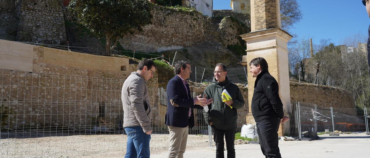 El alcalde de Ontinyent, en su isita a las obras.