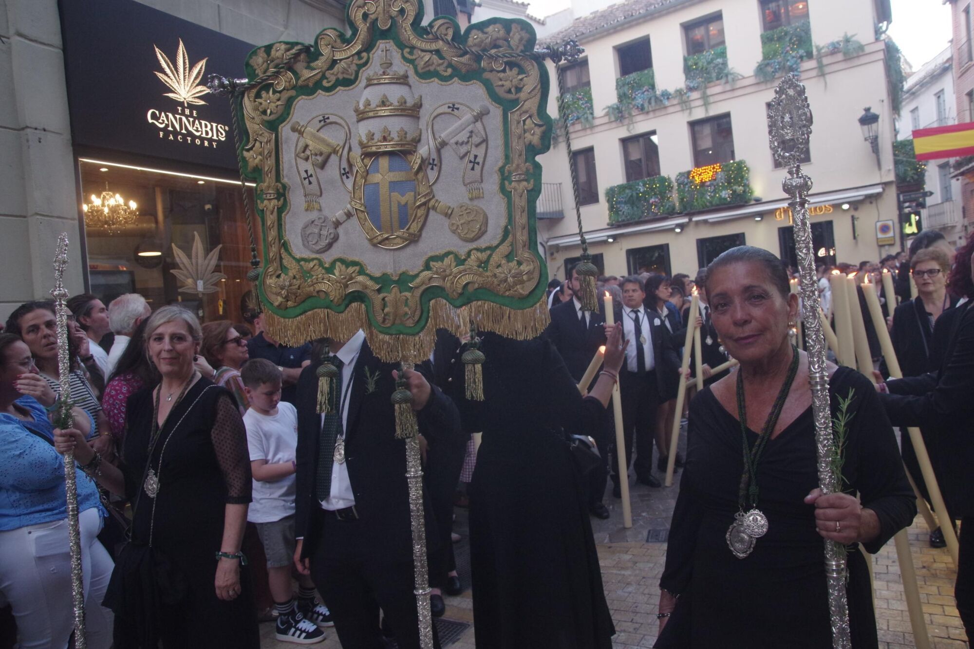 Procesión triunfal de regreso de la Virgen de la Esperanza a su basílica tras su peregrinación a Roma