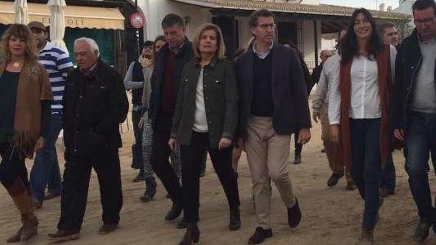 Feijóo, de Huelva a Foz|  Feijóo arrancó la mañana en Huelva, en un acto electoral con la ministra de Trabajo, Fátima Báñez, y lo terminó en Foz (Lugo), en un mitin con Barreiro.