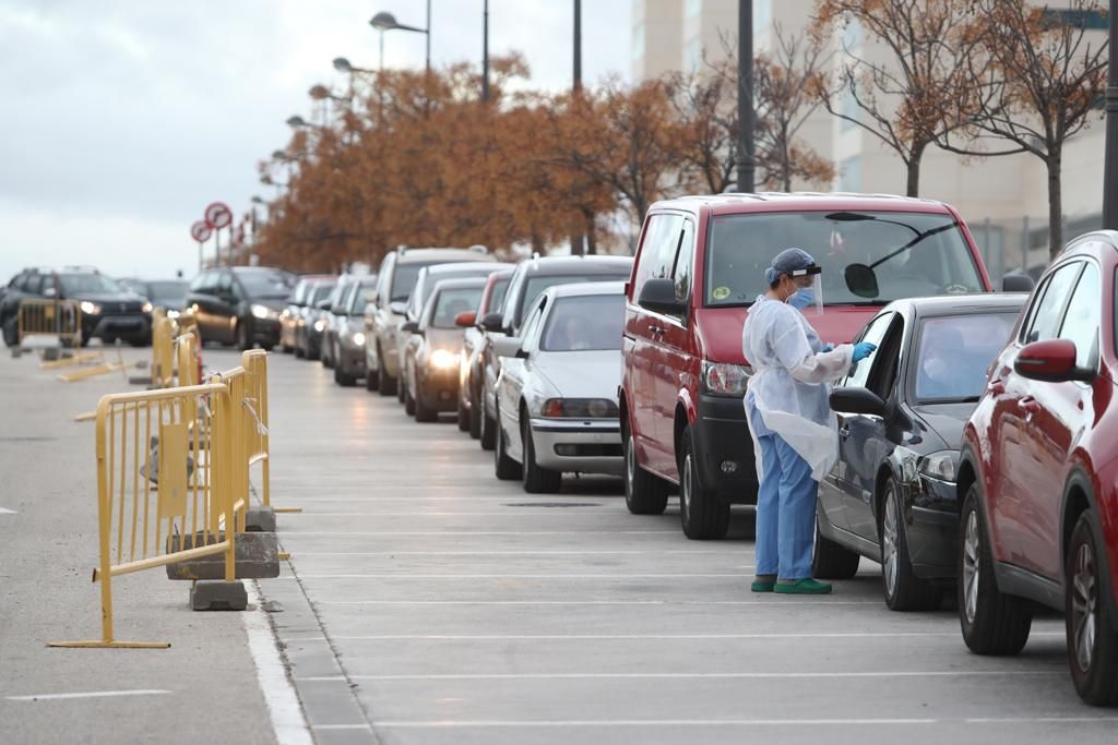 Colas en la Fe para hacerse pruebas PCR