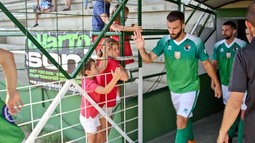 El Cacereño pierde por un esguince de rodilla a Chechu