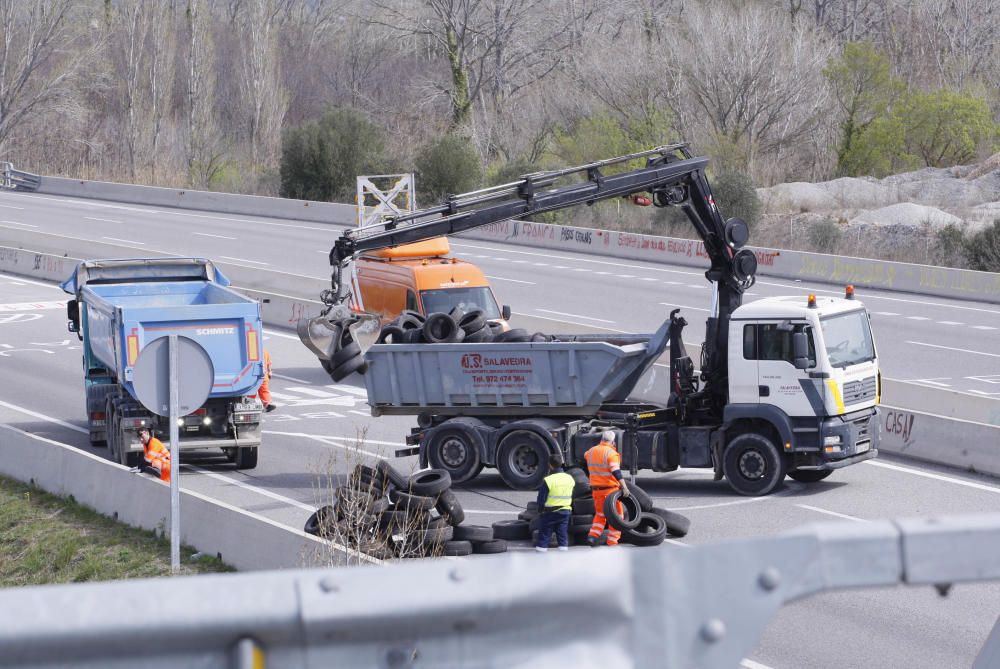 Talls de carreteres a l''AP7 i N-II