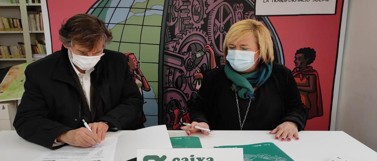 Firma convenio entre la Fundación l&#039;Horta Sud y Caixa Popular.