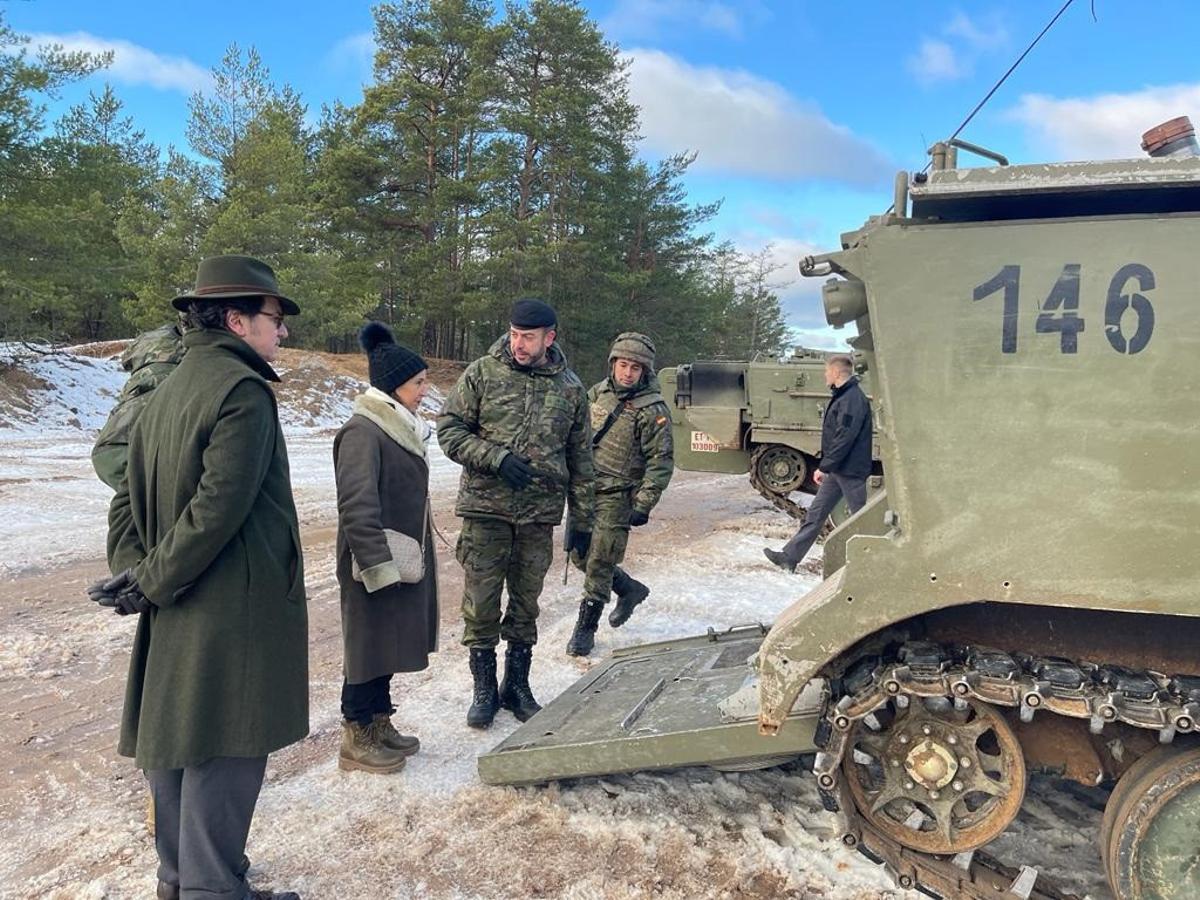 La ministra de Defensa viaja a Letonia para asistir a unas maniobras de los Leopard españoles