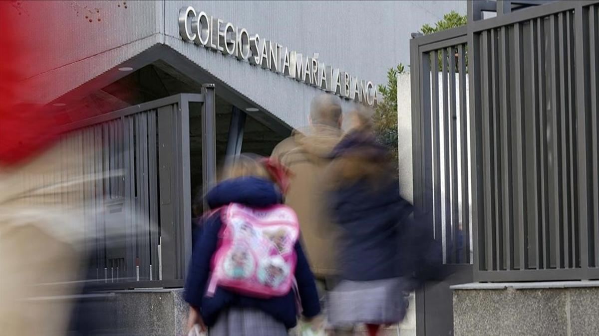 Alumnos y alumnas del colegio santa María la Blanca, de Montecarmelo (Madrid)