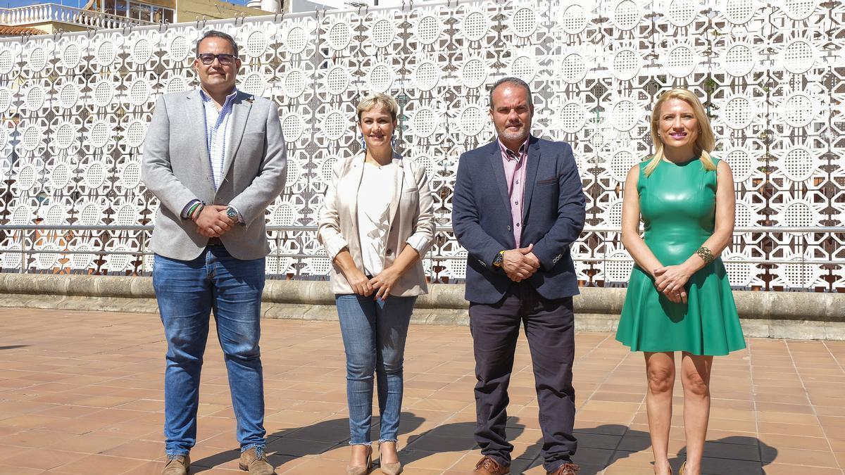 De izquierda a derecha Rayco Padilla (PP SOMOS), Ana Hernández (PSOE), Lucrecio Suárez (CC) y Minerva Artiles (Agrupa Sureste).