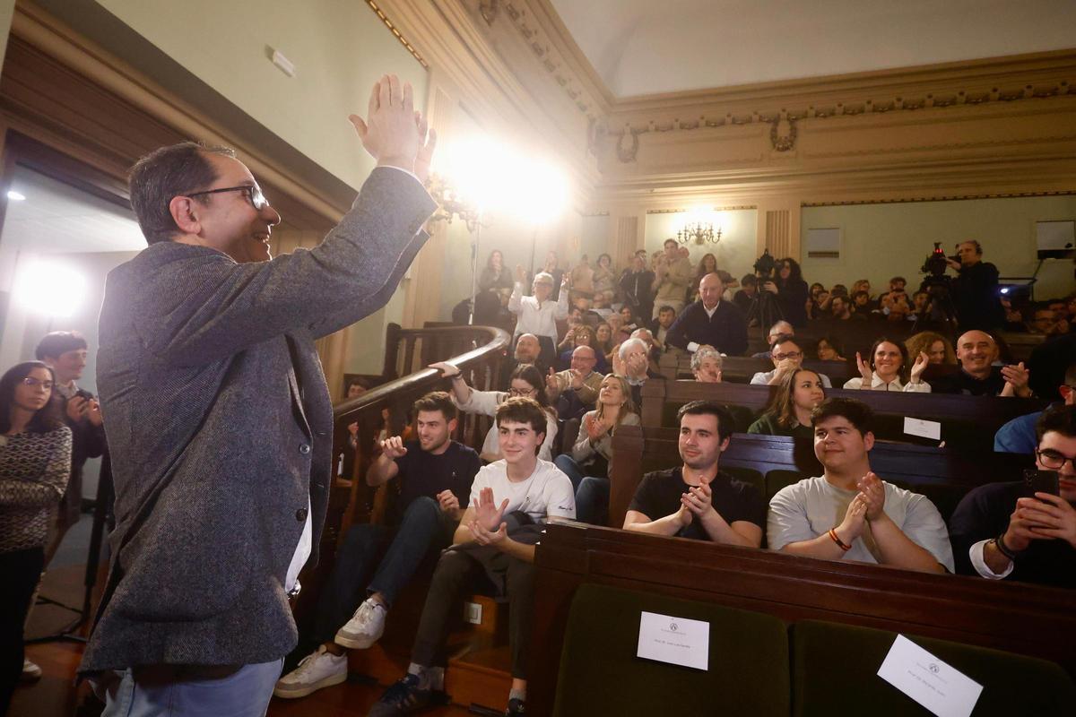 Juan Luis Gandía després de guanyar les eleccions al Rectorat de la Universitat de València