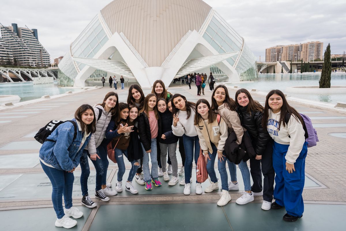 El colegio HHDC de Tavernes de la Valldigna visita la Ciutat de les Arts i les Ciències