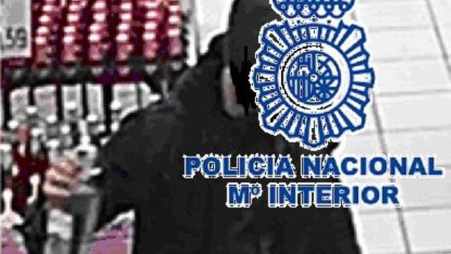 El arrestado cometía los hurtos en establecimientos de Marbella y Estepona.