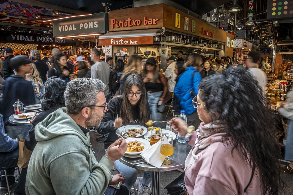 La jueza ordena al nuevo operador del bar Pinotxo de la Boqueria dejar de usar ese nombre comercial